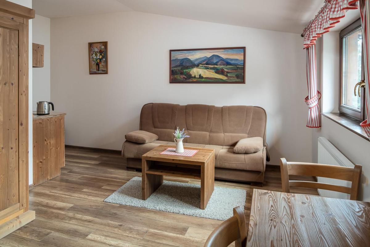 Wellness Hotel Ondrasuv Dvur Bila  Exteriör bild