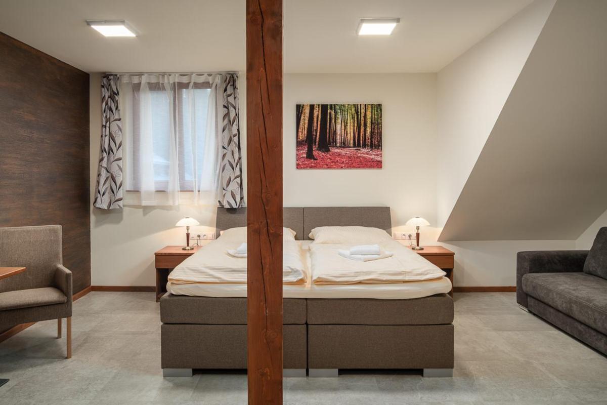 Wellness Hotel Ondrasuv Dvur Bila  Exteriör bild