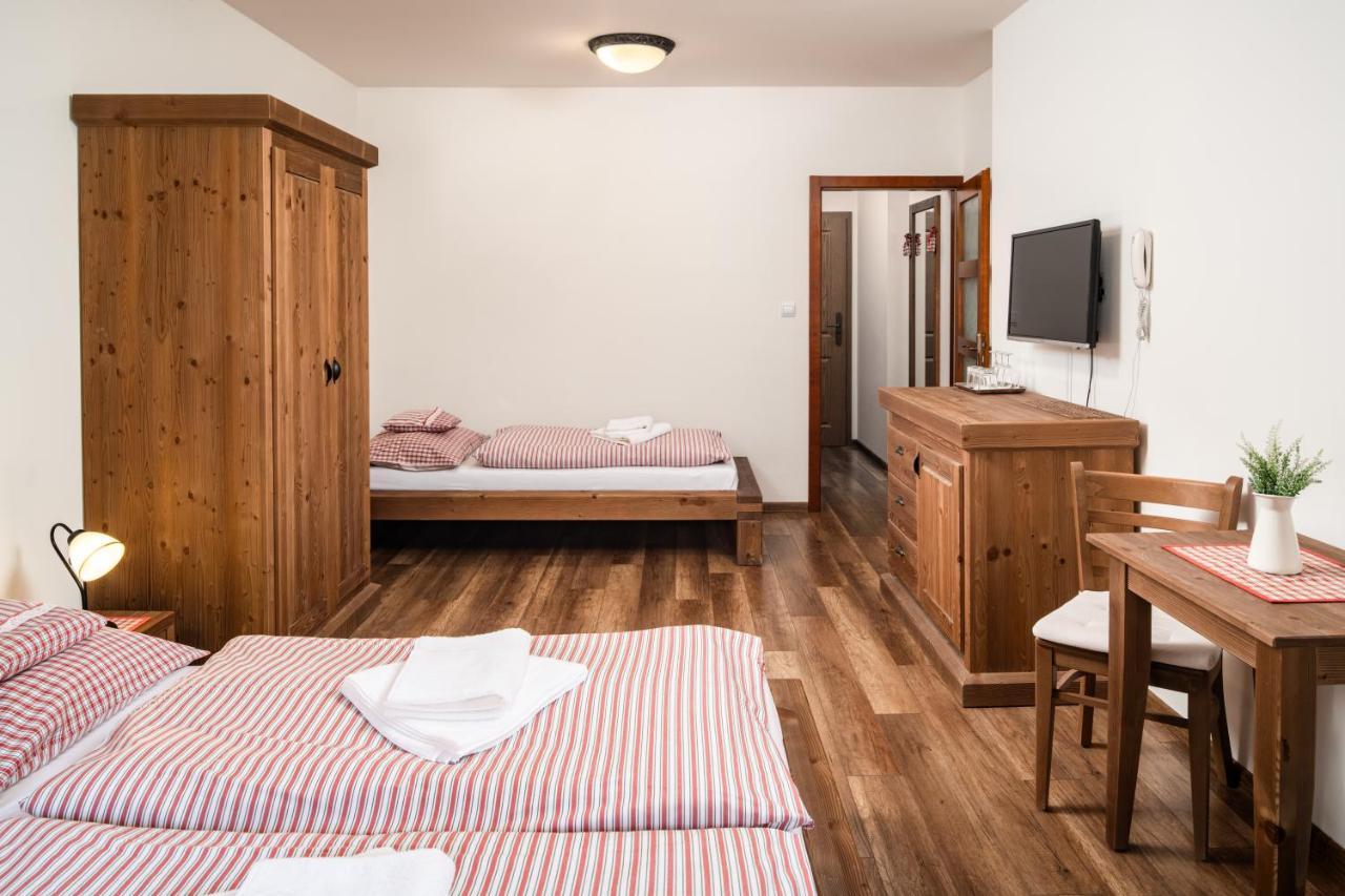 Wellness Hotel Ondrasuv Dvur Bila  Exteriör bild
