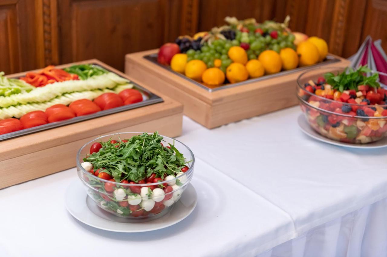 Wellness Hotel Ondrasuv Dvur Bila  Exteriör bild