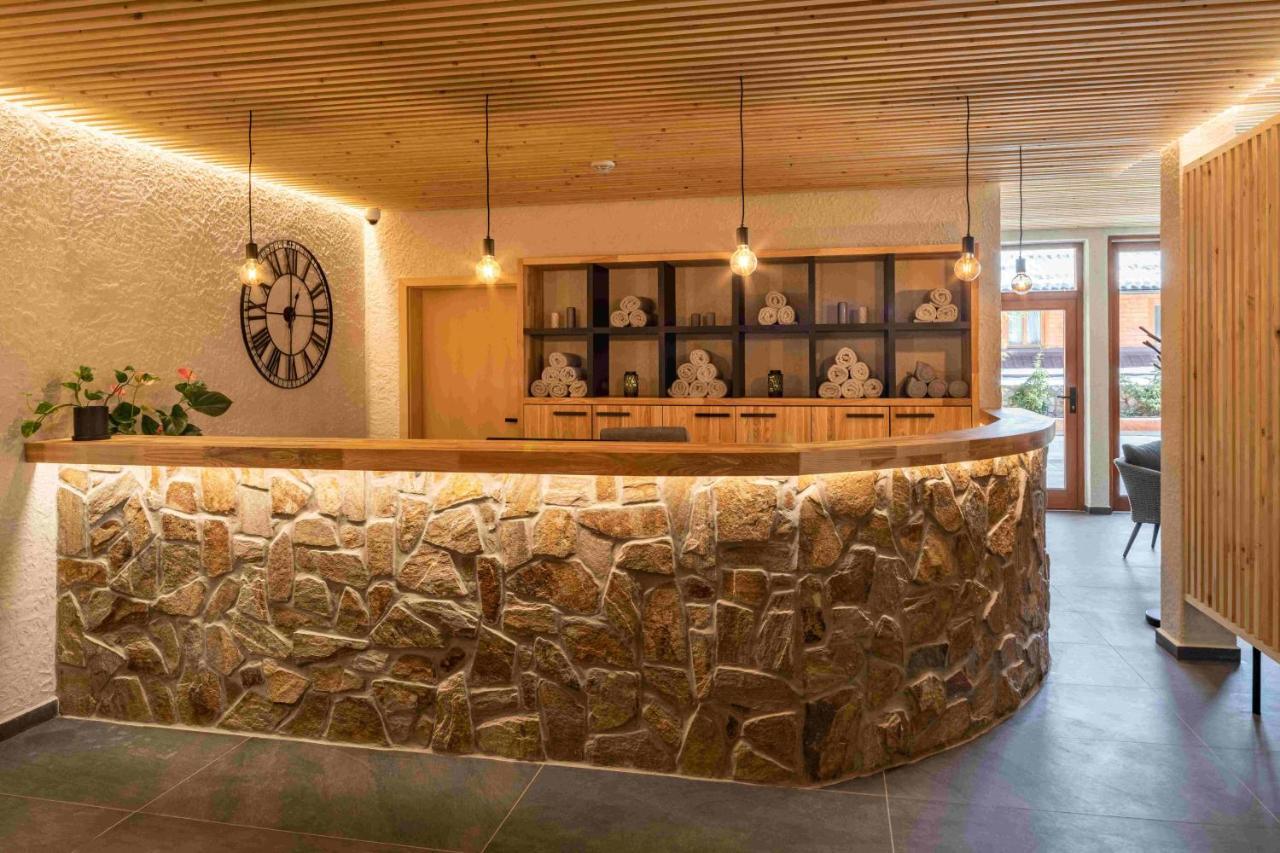 Wellness Hotel Ondrasuv Dvur Bila  Exteriör bild