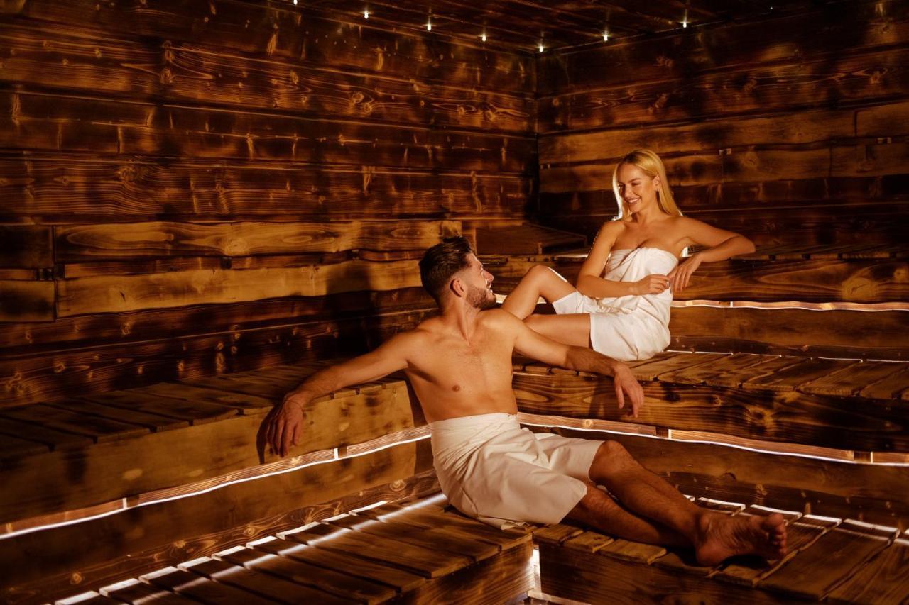 Wellness Hotel Ondrasuv Dvur Bila  Exteriör bild