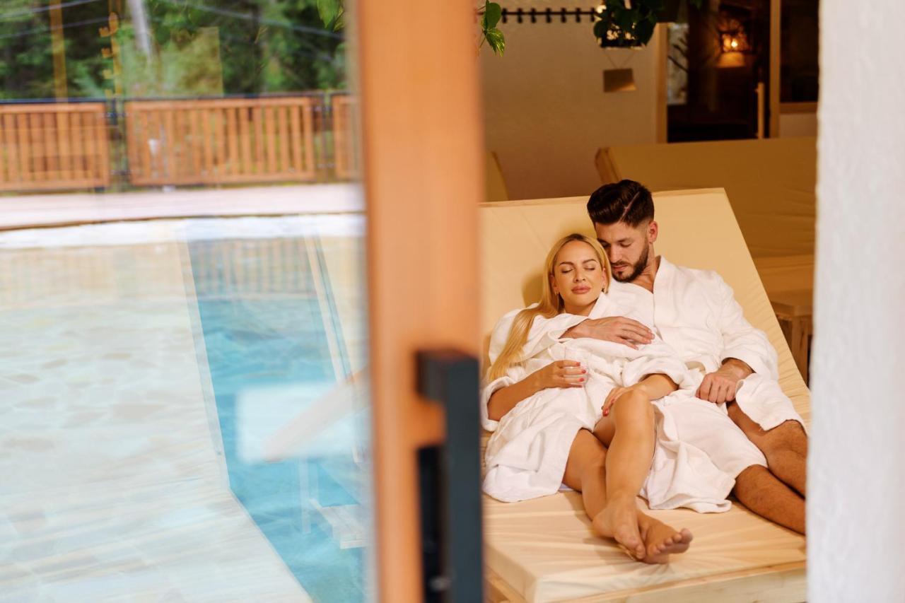 Wellness Hotel Ondrasuv Dvur Bila  Exteriör bild