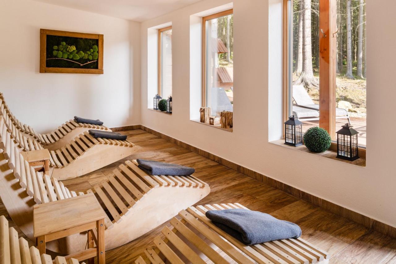 Wellness Hotel Ondrasuv Dvur Bila  Exteriör bild