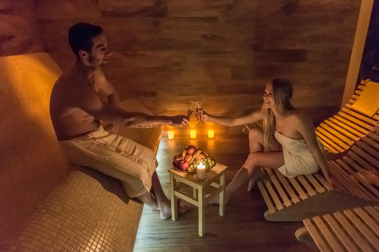Wellness Hotel Ondrasuv Dvur Bila  Exteriör bild